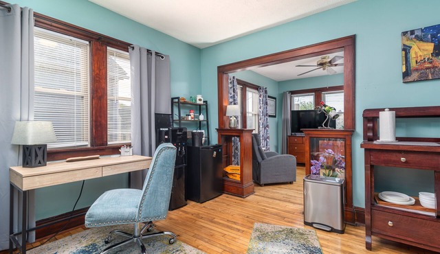 Tremont 1BR Pet Friendly, Private w/dedicated workspace and soaking tub!