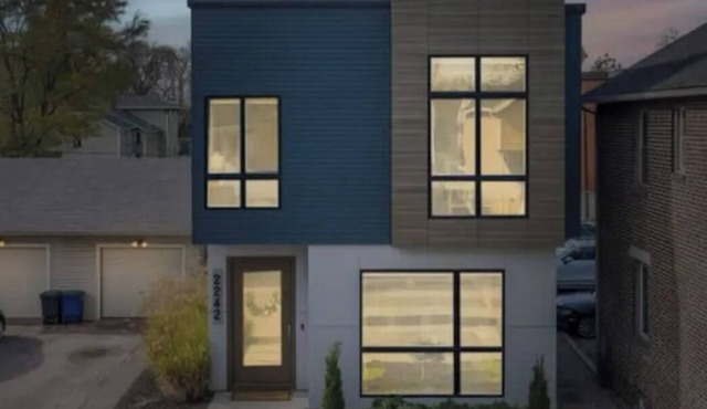 Tremont Eleven: Game Room, Fire Pit, and Prime Location!