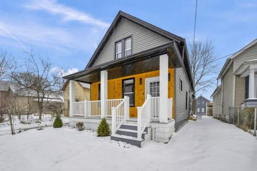 Tremont Jewel Group Stay in the Heart of Tremont
