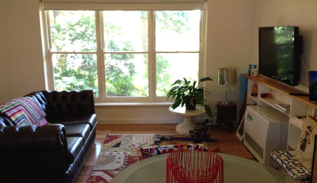 Trendy 1 bedroom apartment within walking distance of Melb's best attractions.