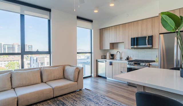 Trendy 1BR1BA w/Pool, Gym, Rooftop + In-Unit Laundry