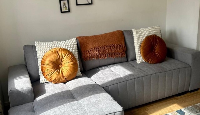 Trendy 2-Bed City Centre Home – Free Parkingn