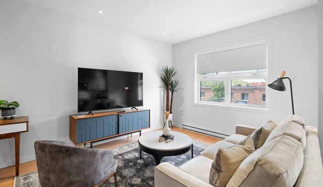 Trendy 2-Bedroom Haven by Jean Talon Market