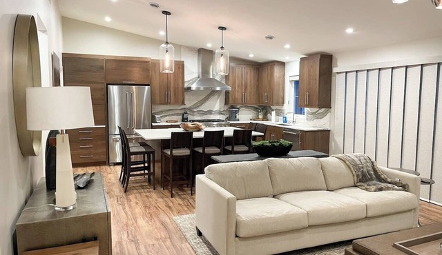 Trendy 2-bedroom townhouse next to Road America