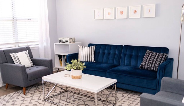 TRENDY 2 BR CONDO ON S. MILLEDGE. CLEAN AND CLOSE TO EVERYTHING!/2