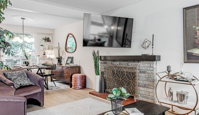 Trendy 3 bdrm, lakeside trails, 20 min to Toronto!