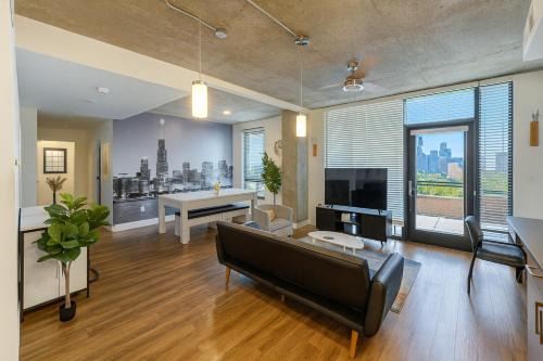 Trendy 3BR/3BA City Apt – Pool + Ping Pong -Private Bedspace