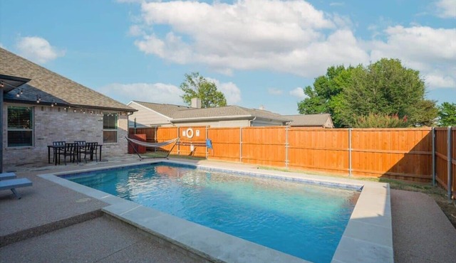 Trendy and Modern home w/a Private Pool