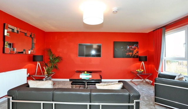 Trendy apartment a short drive from Aberdeen City