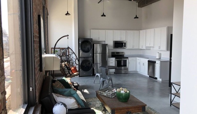 Trendy Apt 1.6 mi to CWS! W/D, WiFi, can sleep 4, can squeeze in more! Pets OK
