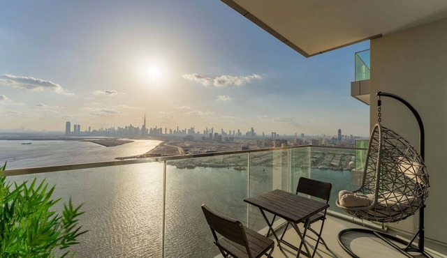 Trendy Apt on the Creek w/Superb Dubai Skyline Vw