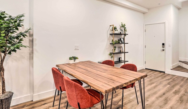 Trendy Apt w/Laundry Machines < 3 Mi to Dtwn