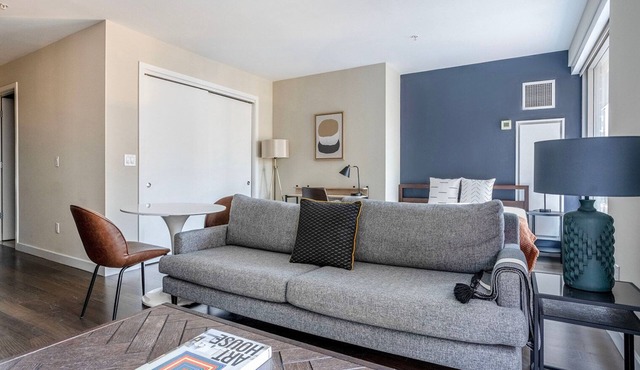 Trendy Back Bay Studio w/Gym & W/D, nr Shopping, by Blueground