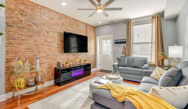 Trendy Baltimore Townhome: 2 Mi to Downtown!