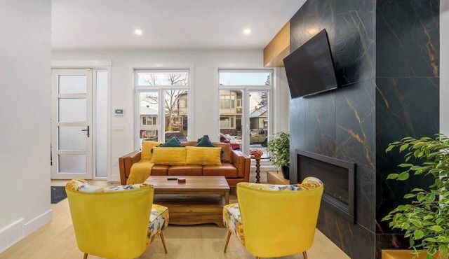 Trendy Bridgeland | Fireplace | King Beds | AC