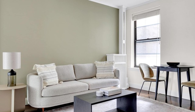 Trendy Brooklyn Heights 2BR w/Elevator, W/D & Bike Room, by Blueground