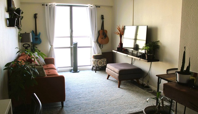 Trendy Central Honolulu Apartment | Parking