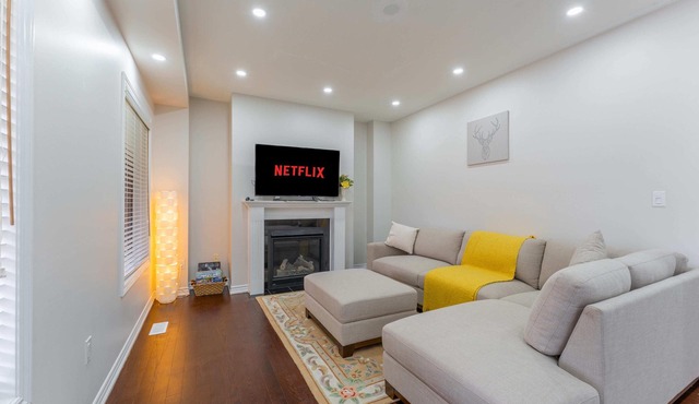 Trendy & Cozy ~ 5BR, 4.5WR Detached Spacious House