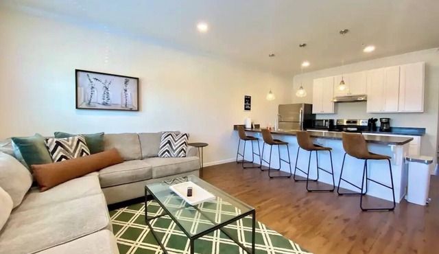 Trendy East York Apartment Near Fairgrounds
