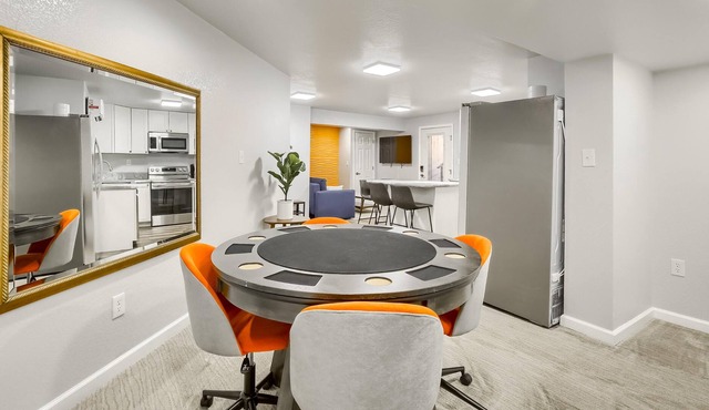 Trendy,Fun+2brm+Arcade+Kitchen+PrvtEntry+Patio