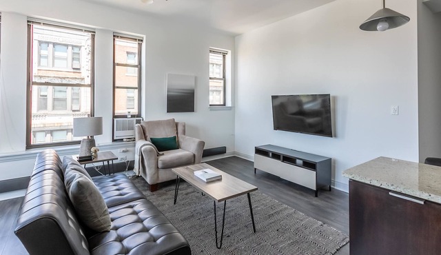 Trendy HP 2BR with Fast Transit to UChicago & DT by Zencity