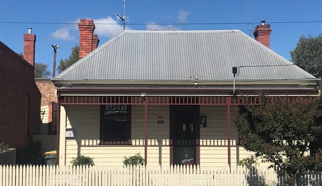 'Trendy Inner City Cottage with all the modern conveniences - Central Cottage'