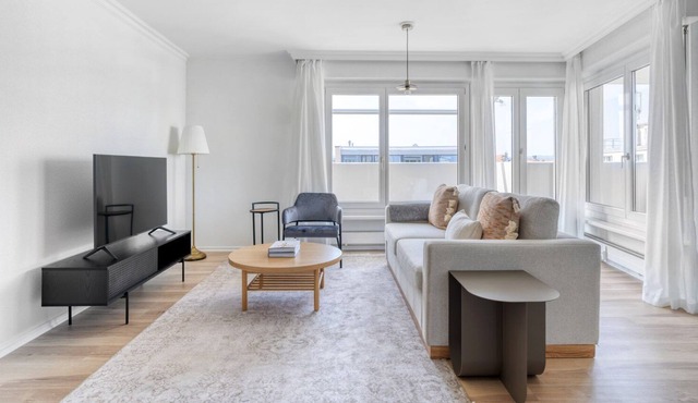 Trendy Iselin 2.5 Room w/ Storage, 1min to Local Market, by Blueground