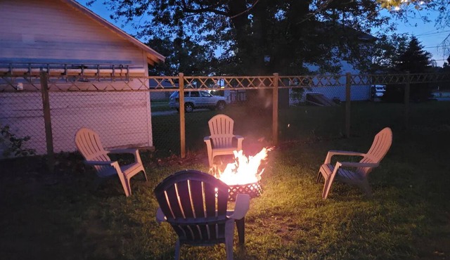 Trendy Lake Michigan Getaway- Pet Friendly