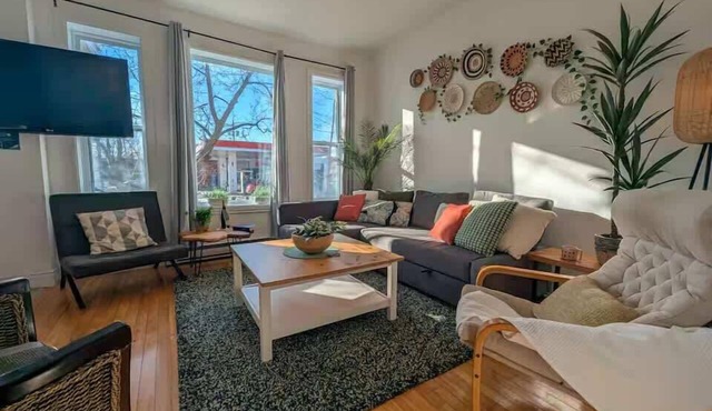 Trendy Limoilou 9 guests 2BR AC 2 parking