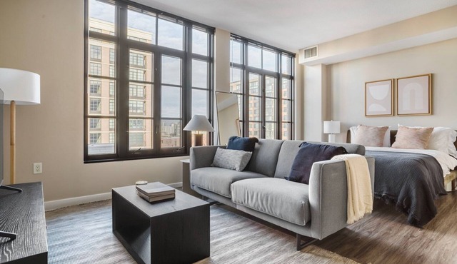 Trendy Mount Vernon Studio w/Yoga & Game Room, nr Arena, by Blueground