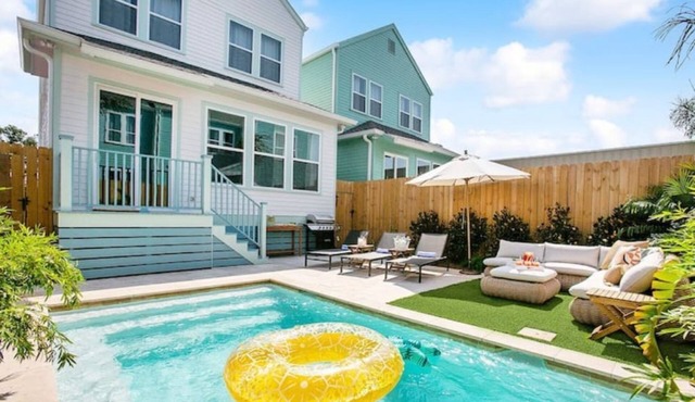 Trendy Oasis with Heated Pool, Grill - Near FQ