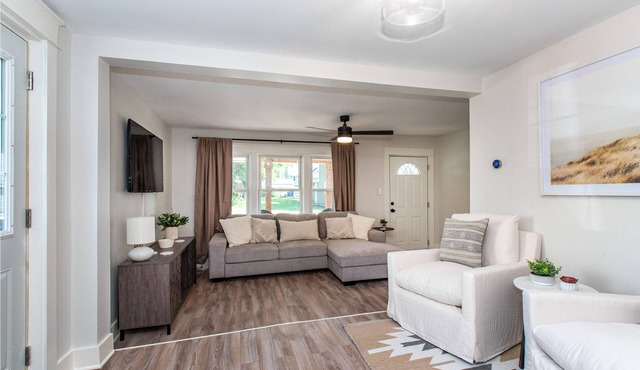 Trendy Ohio City - Comfy King Beds - Walkable