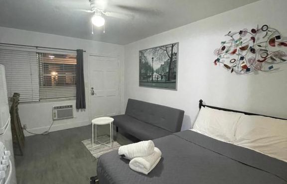 Trendy Pads in Hollywood