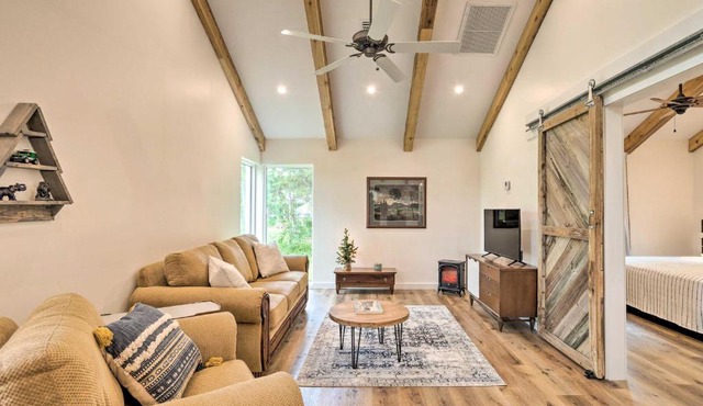 Trendy Palm City Cottage w/Porch on 5 Acres!