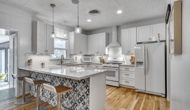 Trendy & Posh! Your smalltown retreat awaits!