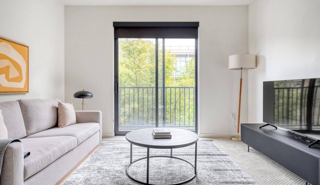 Trendy Santana Row 1BR w/Gym & Pool, 10 mins to Google, by Blueground