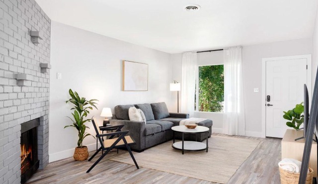 Trendy & Snug 2BR Sacramento Home with King Bed