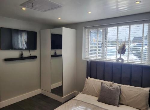 Trendy Studio With A Private Garden