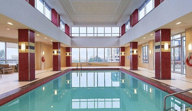 Trendy Toronto Condo close to airport and downtown!