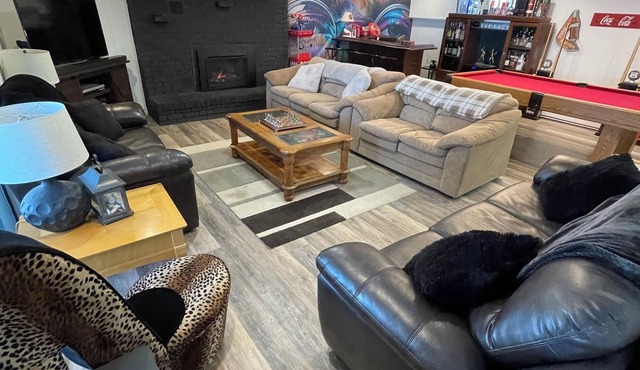 Trendy Trent River Retreat - Cottage in Hastings n5 bdrm + den, 9 beds, 2.5 bath