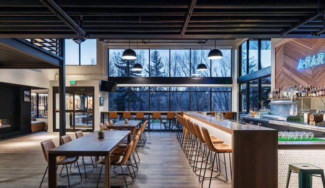 Trendy Urban Escape – Boutique Hotel Feel with Walkable Access to Hotspots