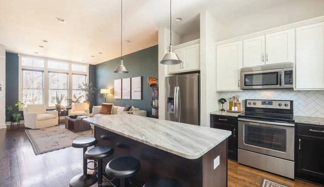 Trendy Walkable Townhome Steps to Bars, Coffee & Breweries 5 Min to Broadway