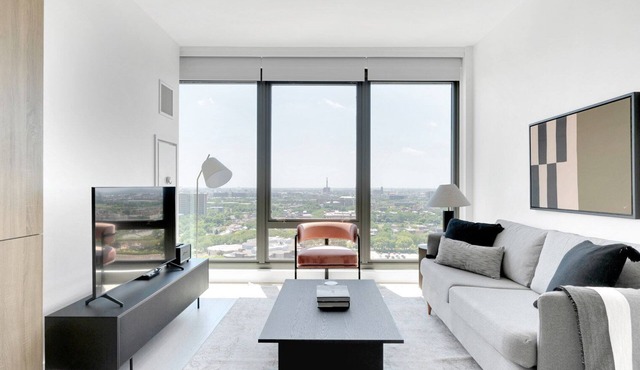 Trendy West Loop 1BR w/Gym & Coworking, nr UIC, by Blueground
