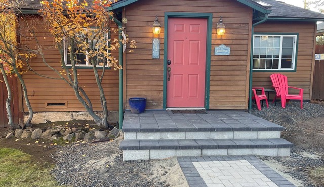 Trendy West Side │Walk to Breweries & Food Carts │Hot Tub │Fenced Outdoor Space