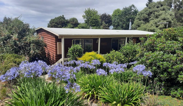 TRENTHAM nearby! Sleeps 2-9 maximum. Family-friendly - pet-friendly.