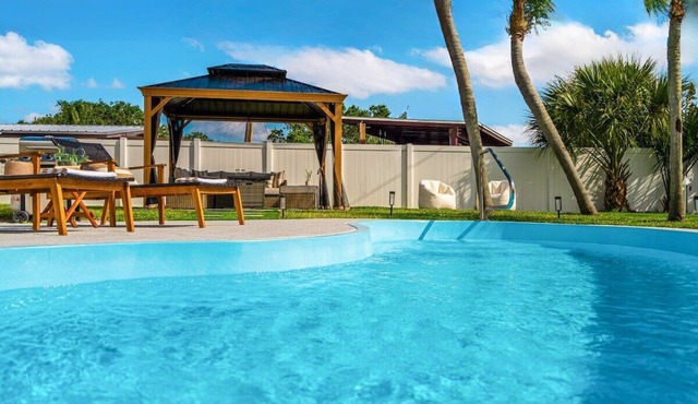 Tres Palmas · Luxury 4BR Oasis: Pool, Hot Tub, Beach & Golf!