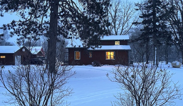 Treska's Trails & Lakes Charming 3-bedroom farmhouse with WiFi & AC in Brainerd