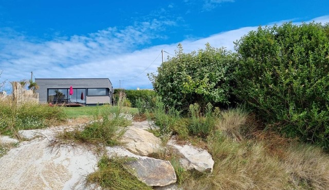 Tresseny, 5 beds , feet in the water with direct access to the beach .