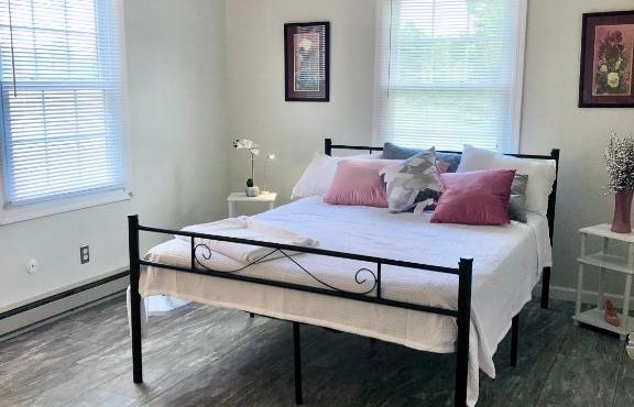 Trestle Creek Farm- farmhouse suite