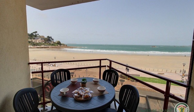 Trestraou Facing the sea